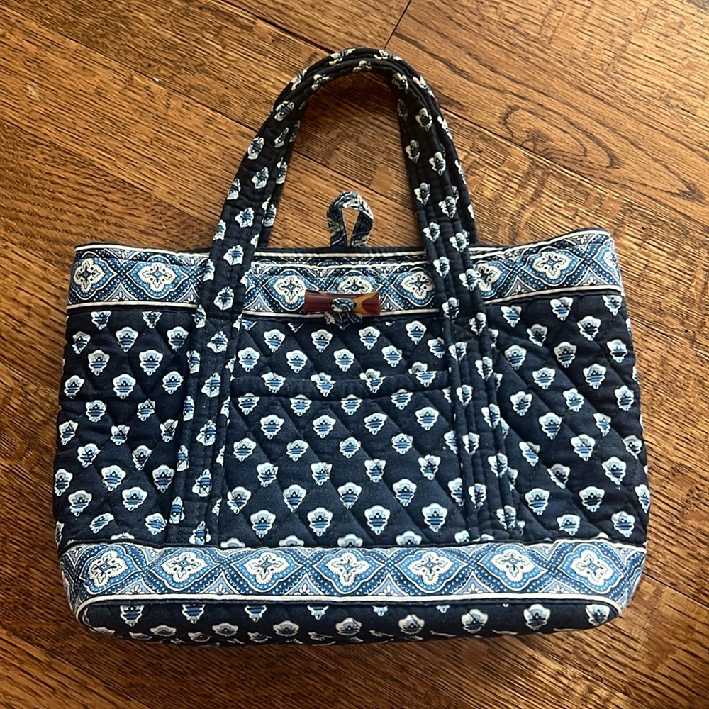 Adorable Blue Small Vera Bradley Hand Bag